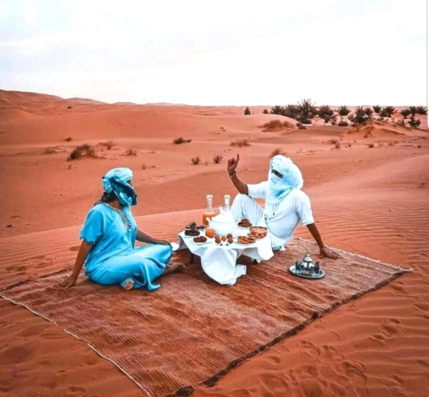Luxury Bedouin Camp Bed & Breakfast เมอร์ซูกา ภายนอก รูปภาพ