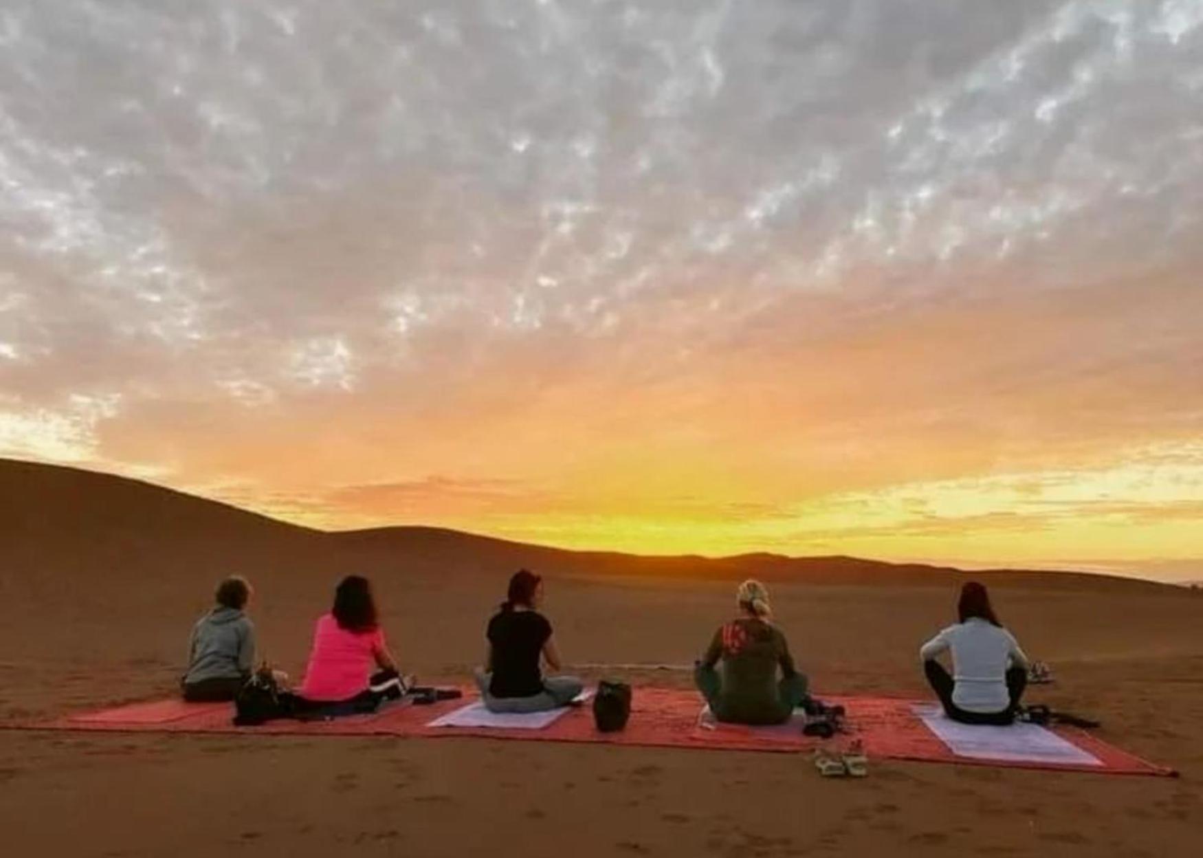 Luxury Bedouin Camp Bed & Breakfast เมอร์ซูกา ภายนอก รูปภาพ