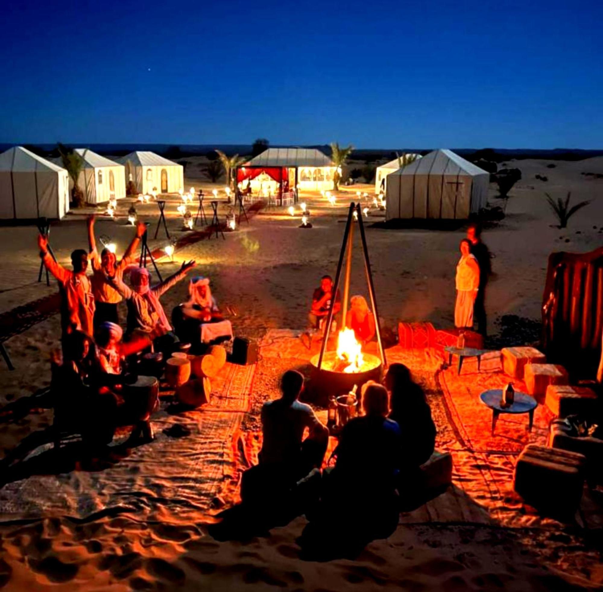 Luxury Bedouin Camp Bed & Breakfast เมอร์ซูกา ภายนอก รูปภาพ