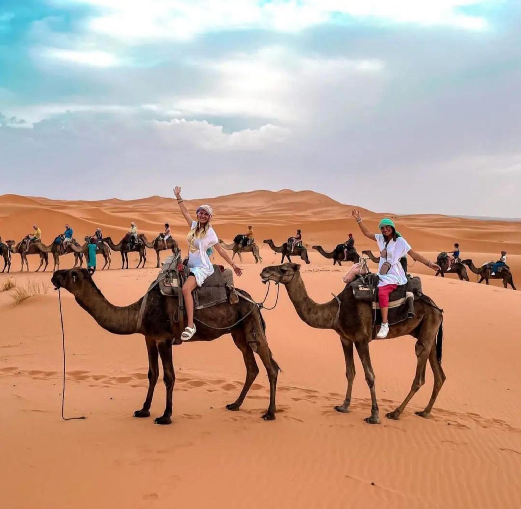 Luxury Bedouin Camp Bed & Breakfast เมอร์ซูกา ภายนอก รูปภาพ